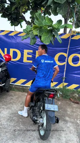 Pegangan yang erat mas😂😂 #persib #bobotoh #spaktualsport #fyp #sports #gbla #adamalis #sadilramdani 