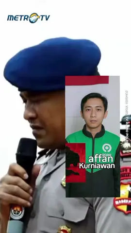 Komandan Batalyon Resimen 4 Korbrimob Polri, Kompol Cosmas K. Gae, menangis saat mendengar putusan Pemberhentian Tidak Dengan Hormat (PTDH) dalam sidang Komisi Kode Etik Polri (KKEP) di Gedung TNCC Mabes Polri. Keputusan ini dibacakan oleh Ketua Majelis Sidang KKEP Kombes Heri Setiawan pada Rabu (3/10). Cosmas mengaku sedih dan menegaskan tidak ada niat untuk mencelakakan siapa pun. Ia menyampaikan duka cita mendalam kepada keluarga Affan Kurniawan, pengemudi ojek daring yang menjadi korban dalam peristiwa tersebut. #KompolCosmas #CosmasKajuGae #AksiDemo #Polri #metrotv 