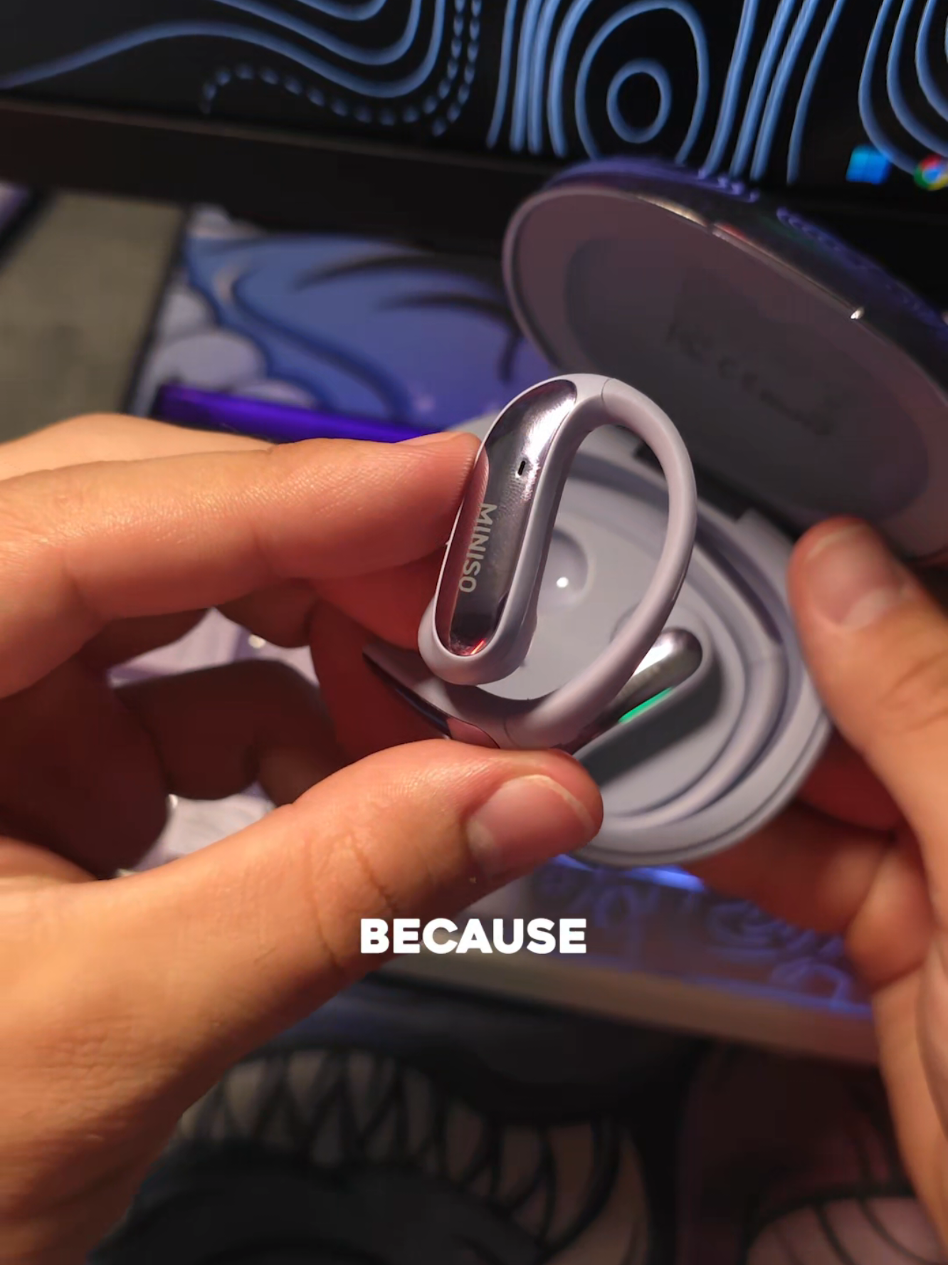 on-ear vs in-ear buds what do you prefer? Personally unless I'm at the gym, I prefer on ear because of how much longer I can wear them. When I'm at work it's super convenient cause I don't have to take them off to hear a customer or a friend talking #earbuds  #audio  #headphones  #Tech 