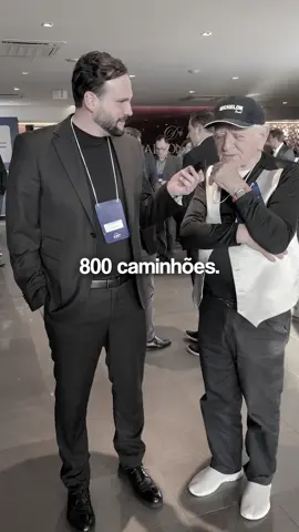 A entrevista da vez foi com o Ladair Michelon, um dos nomes que ajudaram a escrever a história do transporte no Brasil. À frente da Michelon Transportes, ele viveu de perto os altos e baixos do setor e acumulou uma bagagem que poucos podem dizer que têm. O que fica da conversa não é só a trajetória de uma empresa que marcou época, mas a visão madura de quem dedicou a vida inteira às estradas e sabe como o transporte brasileiro se construiu na prática.