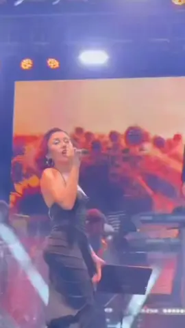 İnsanlar aşka küsmüş sen onlar gibi olma  #melekmosso #fyppppppppppppppppppppppp #fupシ #konser 