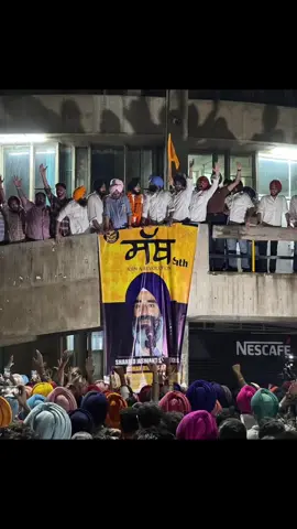 ਸੰਗੀ ਔਥੋਰਿਟੀ ਅਤੇ ਆਰਐੱਸਐੱਸ ਵਾਲਿਆ ਨੂੰ ਅਸ਼ਮੀਤ ਸਿੰਘ ਨਹੀ ਸੀ ਚੁਭਦਾ ਉਹਨਾਂ ਨੂੰ ਤਕਲੀਫ਼ ਸੀ ਲਾਵਾਰਿਸ ਲਾਸ਼ਾ ਦੇ ਵਾਰਿਸ ਸ਼ਹੀਦ ਭਾਈ ਜਸਵੰਤ ਸਿੰਘ ਖਾਲੜਾ ਜੀ ਤੋਂ। ਸੰਗੀਆਂ ਨੂੰ ਪਤਾ ਸੀ ਜੇ ਸੱਥ ਜਿੱਤੀ ਤੇ ਕੈਂਪਸ ਚ ਭਾਈ ਜਸਵੰਤ ਸਿੰਘ ਖਾਲੜਾ ਜੀ ਦੀ ਤਸਵੀਰ ਵਾਲਾ ਬੈਨਰ ਜਰੂਰ ਲਹਿਰਾਇਆ ਜਾਉ। #ashmeetsingh #juzarsingh #sath #PU #PU #puuniversity #chandigarh #punjab #punjab #warispunjabde🦅 #warispunjabde⛳️ #sikh #majhail🦅 #university #deepbai #deepsidhu 