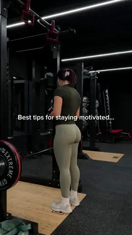 Motivation isn’t always going to be there, but you sure as hell can be doing the most to keep it around ✨🤫 @Oner Active  #gymgirl #career #dreams 