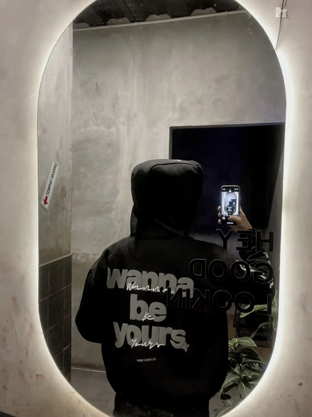 Sekarang ada 3 warna ya. PINK🩷, HITAM🖤, PUTIH🤍 #hoodie #wannabeyours #hoodiekece #hoodiekekinian #hoodieviral 