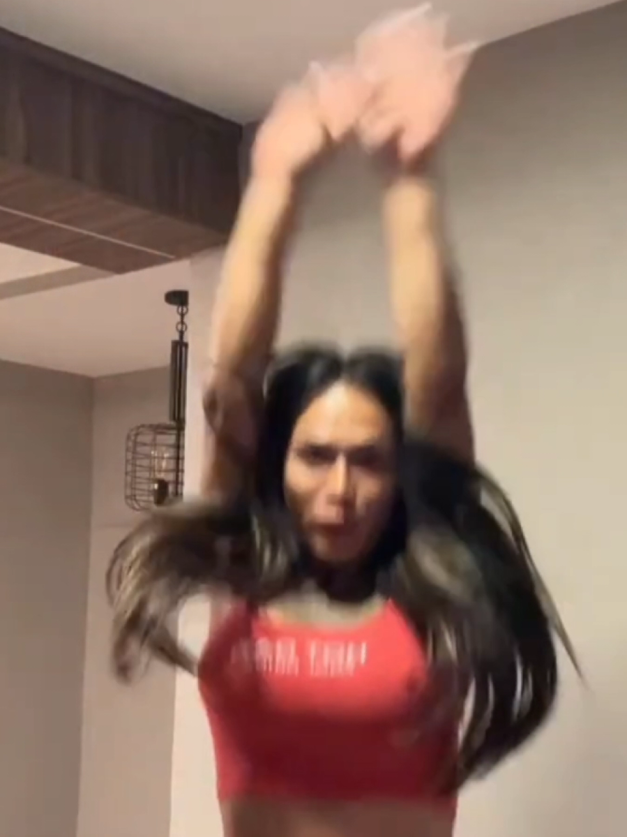 Karina Torres bailando Los Voladores de Papantla 