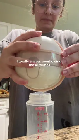 my dog bro 😭😭 #paruu #paruup16 #pumpandpour #oversupply #pumpingmom 