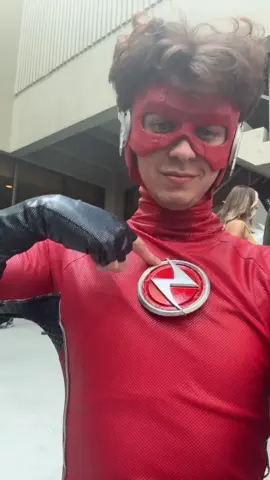 what a lil con this was @sam_gossom @lunchbox #dragoncon2025 #dcu #cosplayer #wallwestcosplay #dragoncon #theflash #wallywest #youngjustice 