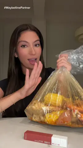 #Ad Putting Maybelline Super Stay Matte Ink to the ultimate messy meal test with a seafood boil 🦀🍤 Sauce… spice… and zero mercy to see if this bold lip can last from first bite to last 💋 @Maybelline NY #maybellinepartner 