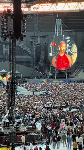 Burning by @Tems  #coldplay #wembley #livemusic #tems 