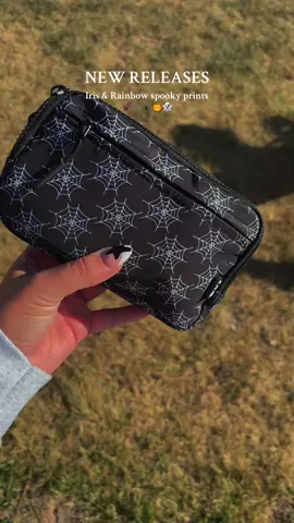 Take my moneyyyy #iristriowallet #irisandrainbow #wallet #wristlet #halloween #crossbodybag #triowallet 