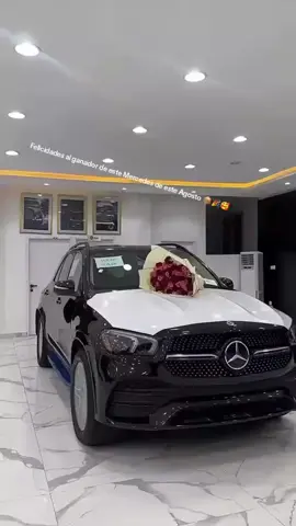 Hola mis fans, este es su abuelo multimillonario, estoy aquí para brindarles toda su ayuda financiera. 