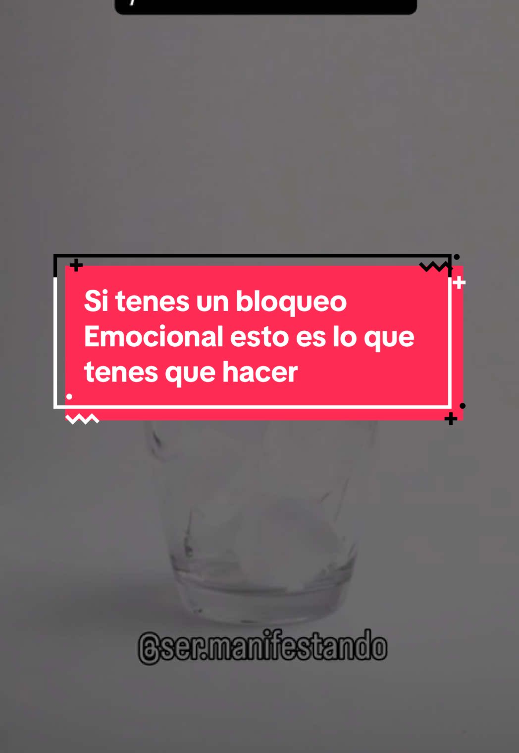¿Querés congelar de una vez por todas esos bloqueos emocionales que no te dejan avanzar?  Te enseño un ritual precioso que funciona para soltar bloqueos, personas o situaciones que ya no querés en tu vida. Y lo mejor: es súper sencillo. Solo escribí en un papel lo que querés liberar. Doblalo, enróllalo como quieras y ponelo dentro de un vaso de agua. Ese vaso va directo al congelador  Cuando el agua se congele, lo sacás y dejás ese bloque de hielo sobre una planta. El agua va a nutrir la tierra y transformar lo que te perturbaba en vida. 🌱✨ Es magia de transferencia: lo que te bloqueaba, ahora se convierte en crecimiento. Guardá este video para hacerlo. Y si querés más rituales para transformar tu vida y manifestar lo que mereces, entra al enlace de mi perfil y descargá mi ebook Merezco la vida de mis sueños 📖💫.