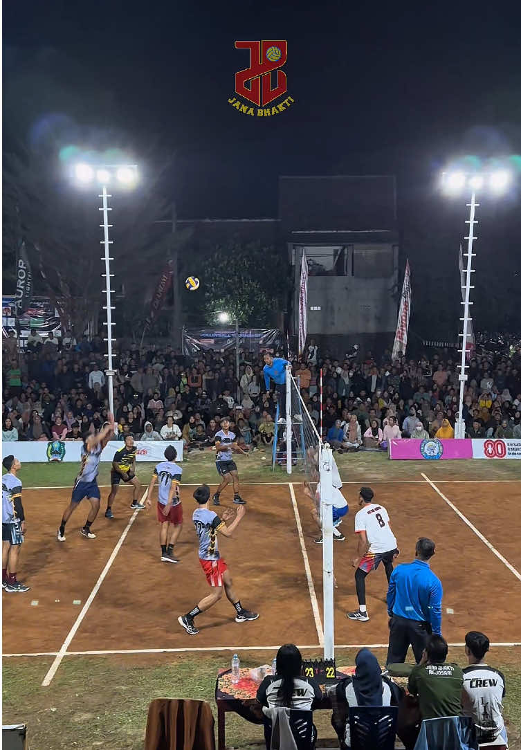 🏆 GRAND FINAL 🏆 @AREMBO SQUAD  3 - 1 @putrakarasvollyball  BON Arembo : @Mas Paul , @ArdianPlek , @Ersa Andhika  BON Karas : @kevinnikoff , @Ruza , @Ramafazza , Fadil, @Erpin  #volitarkam #fyp #janabhakticup3 #magetan24jam #voliasik 