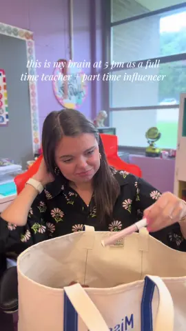 I have two jobs and I do in fact, get TIRED! 😴😴I was filming a “What’s in my teacher bag?” and this is what it looks like behind the scenes!!! But seriously @tarte cosmetics ILYSM + will always be a part of my daily routine!