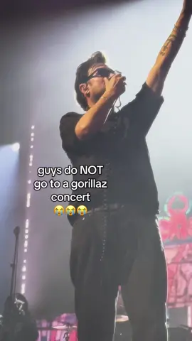 he needs to be silenced 🙏🙏🙏 #damonalbarn #gorillaz #blur #foryoupage #concert 