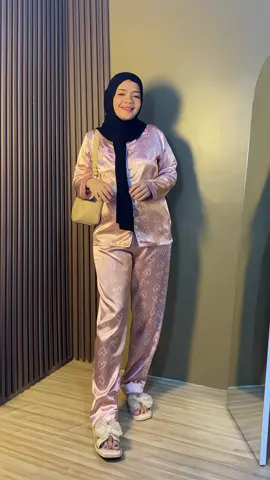 cantik bangett set piyamanya😍🤏#rekomendasi #ootdhijabstyle #piyamakekinian #setelanwanita 