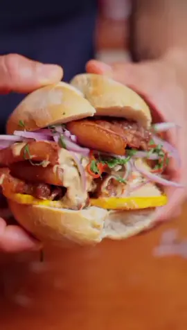 El pan con chicharrón narrado por Alan García. Vamos Perú! 🇵🇪 #ibai #peru🇵🇪 #panconchicharron #gastronomia #comidaperuana 