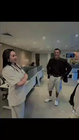 Ayan na mama Clau niyakap kana ayyyhahah. emmeeee lang baka multohin Tayo n RY🤭☺️ @CLAUDINE BARRETTO 