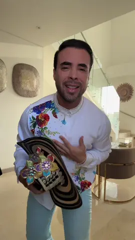 Outfit check para los premios Monitor Latino 2025. Y Tere?