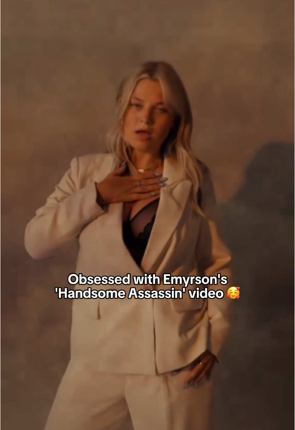 Listening to this on repeat!⭐️💃🏻 @Emyrson’s “Handsome Assassin” beautiful visuals captures the energy of the track and we LOVE to see it all the creatives bring the vision to life! : )  Choreographed by @giannamartello Assistant choreographer @natalie_minns Directed and edited by @CAMDOGFX  Dancers: @natalie_minns @ev_beek @Anny Juvera @sophie_wkp #emyrsonflora #handsomeassassin #soundon #newmusic 