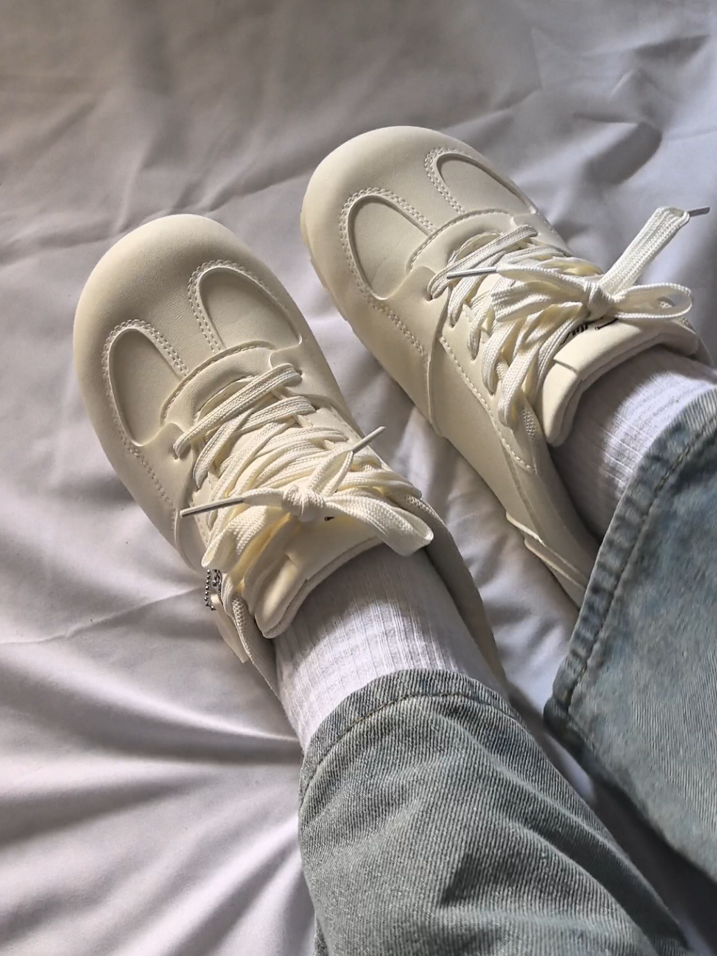 Superr love the color of this new release of corolla shoes! #shoes #sneakers #shoesforwomen #cuteshoes #creamshoes 