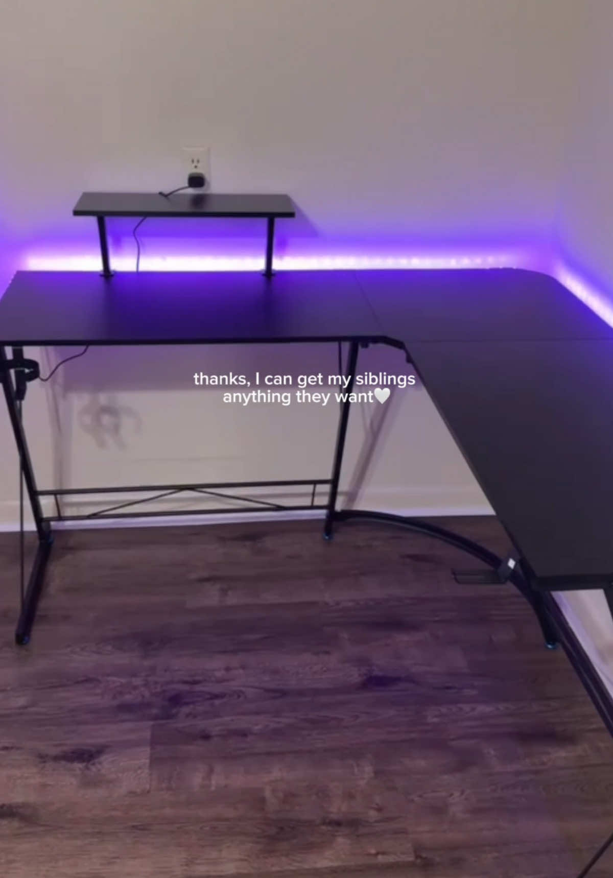 I love being a paid content creator! 🤍 thanks @Mr IRONSTONE for this streaming desk with a speaker, headphone hook, & cup holder!❤️‍🔥 #fypage #foryour #tiktokshop #homedecor