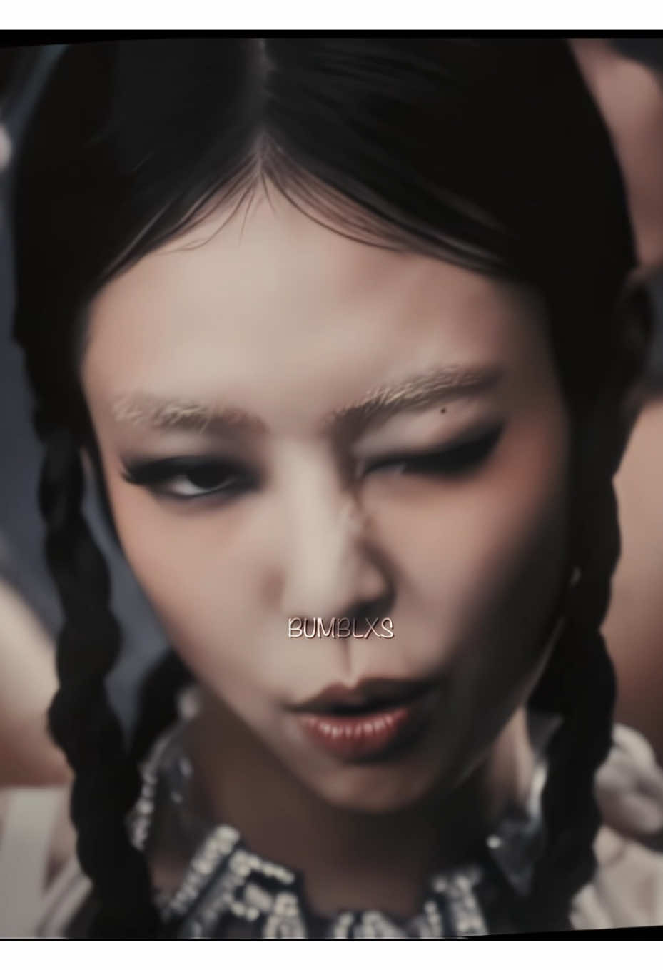 “The Kpop Villain” By the way, thank you very much for the million followers! #jennie #blackpink #kpop #bumblxs 