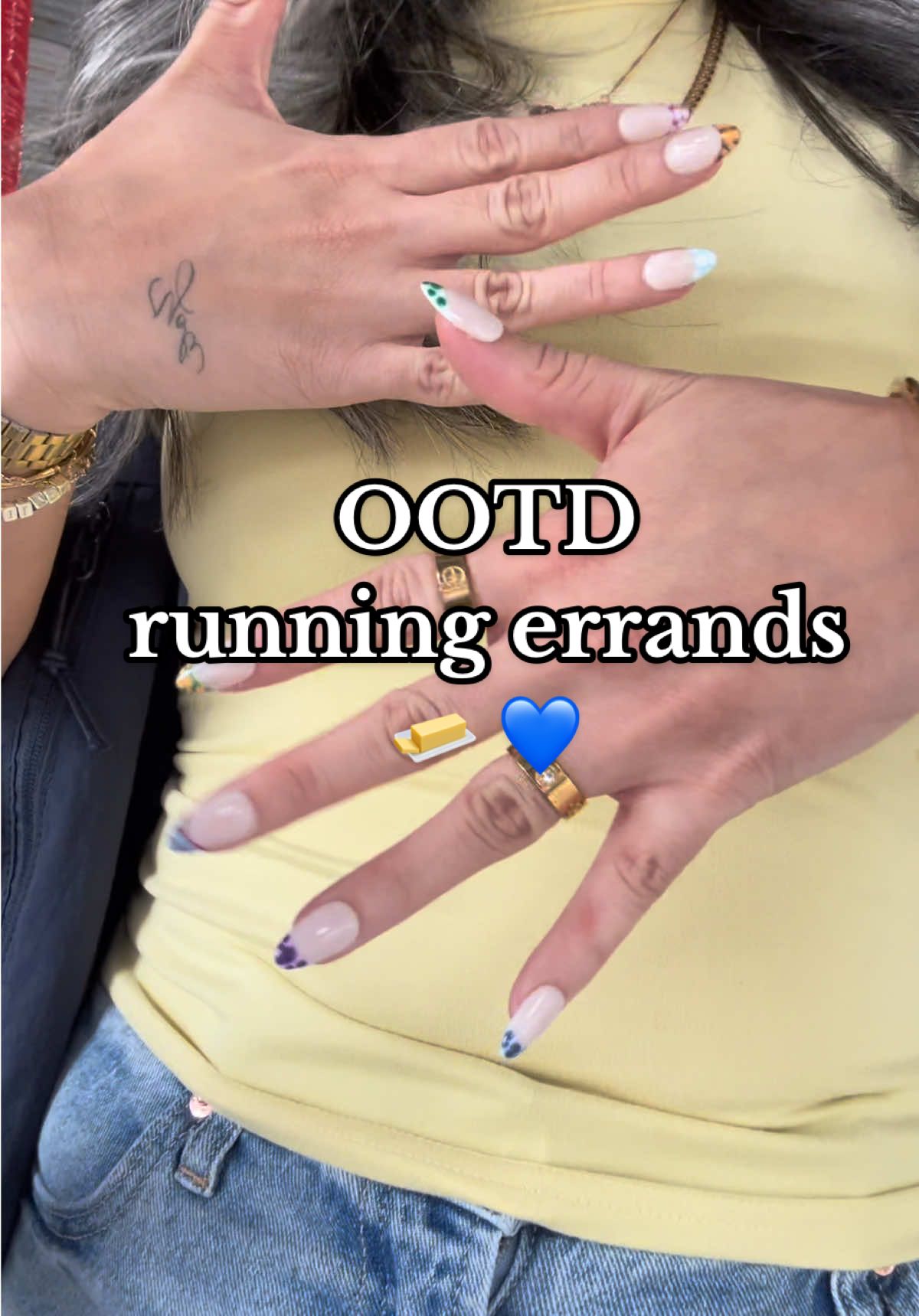 Wearing my summer colors… cause I’m holding on! #OOTD #momfit #butteryellow #colors #style