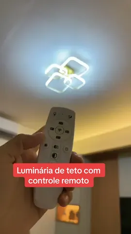 Deixe sua sala moderna com essa luminária de teto 