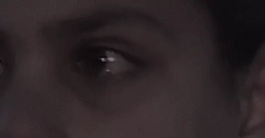 ئەکرێ چەند جوان بێ هەمیشە یەکەمی کەسێک بی’ ئەبێ چەند خۆشحاڵ بێ ئەو کەسەی هەمیشە یەکەمی کەسەکانی دەوروبەریەتی’ من هەرگیز لەم هەستە تێوەنەگڵاوم هەرگیز هەستم نەکردوە کە یەکەمی کەسێکم’ هەمیشە دووەم بووم’ ڕەنگە زۆر کات هەر بوونم نەبوبێ یان هەستم کردبێ کە هەم’ وە لە کۆتاییدا ئەڵێم زۆر سەختە لەم ڕۆژگارەیا بتەوێ یەکەمی کەسە فرۆشراوەکان بیت.