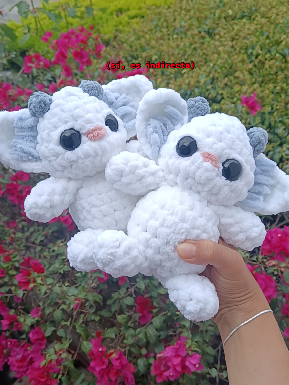 ¿Qué opinan de este lindo Ned de Twenty One Pilots? 🦊❤️ ¡Me encanta cómo quedó! 😍 Si te gustaría tenerlo, escríbeme por mensaje y con gusto te doy todos los detalles. ¡Tenemos piezas disponibles listas para envío inmediato! 🚚💨 Envíos a todo México. 🇲🇽 ¡No esperes más, es tu oportunidad de llevar a Ned a casa! 🏡✨ #TwentyOnePilots #Ned #Clique #TØP #Merch