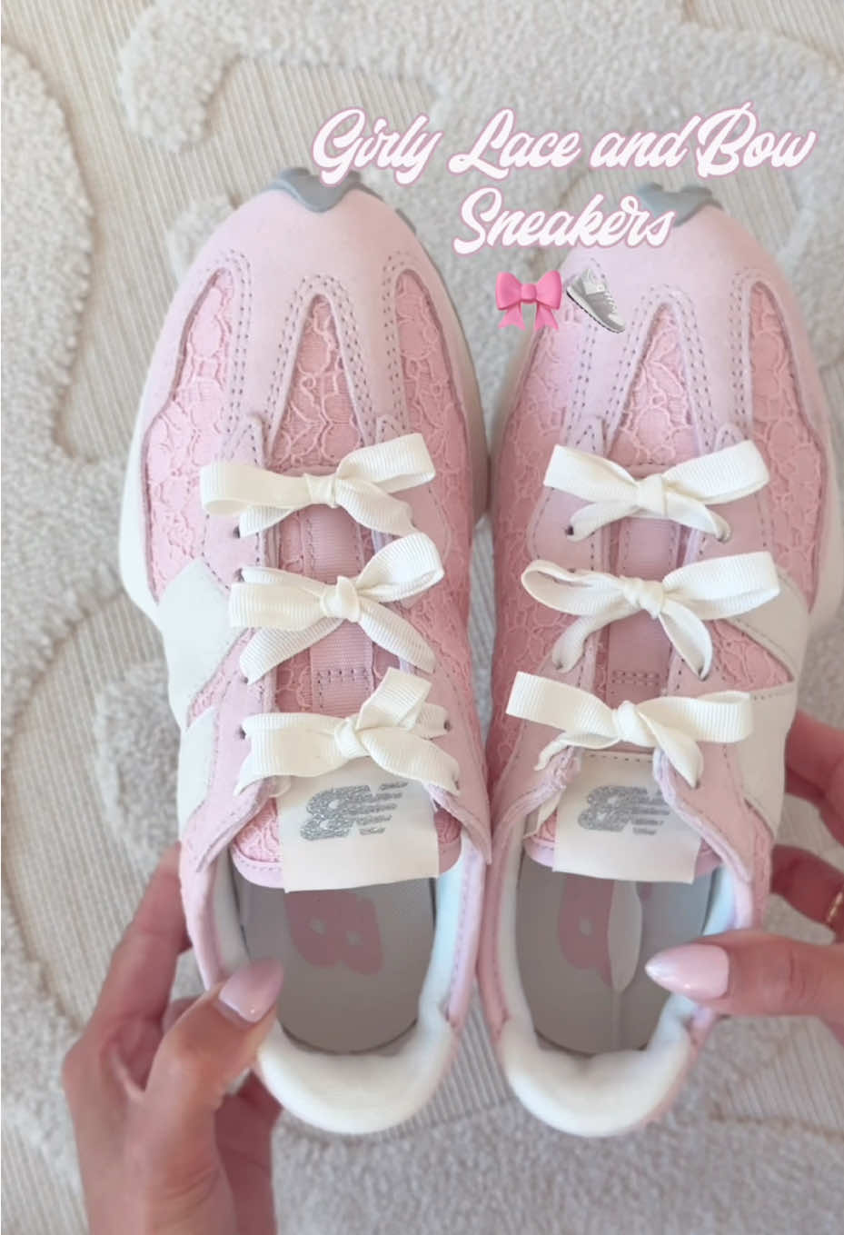 Stoppp 😍 pink lace sneakers with bows?! 🎀💕 Bonus: insanely comfy, like little clouds on my feet plus free shipping!☁️👟 Let me know if you need links or you can just click the link in my bio! 🫶🏻