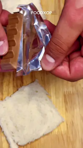 Melty Kinder Toast Roll(very easy)🍞🍫🍩 #food #Recipe #kinder #chocolate