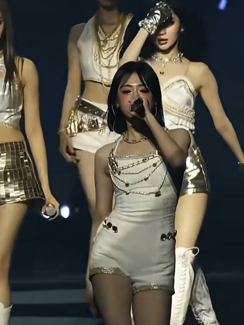 Ahyeon rapping on Rami's part - 