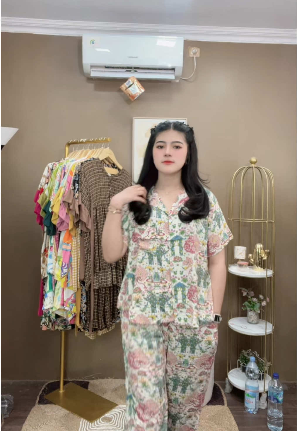 Sheila oneset anggrek pink💐🌷🌸 Motif kece, bahan adem, flowy siap nemenin hari2mu ayangbund🚀 #KireiStyle #OnsetCantik #OnsetCasualStyle #OneSetWanitaKekinian #OneSetKekinianTerbaru2025                   