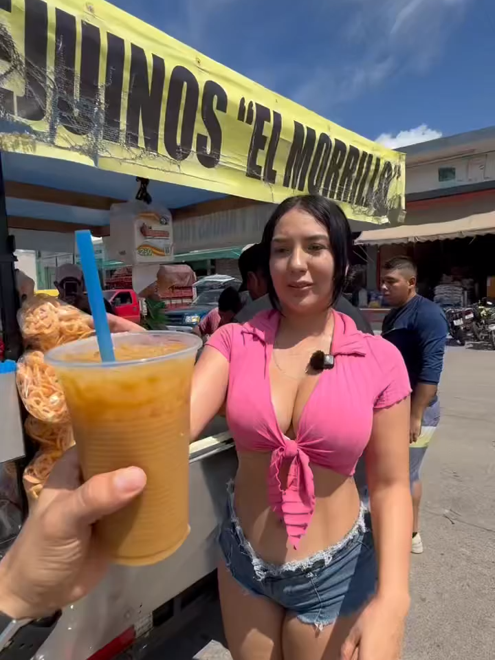 Probando el tejuino de kary