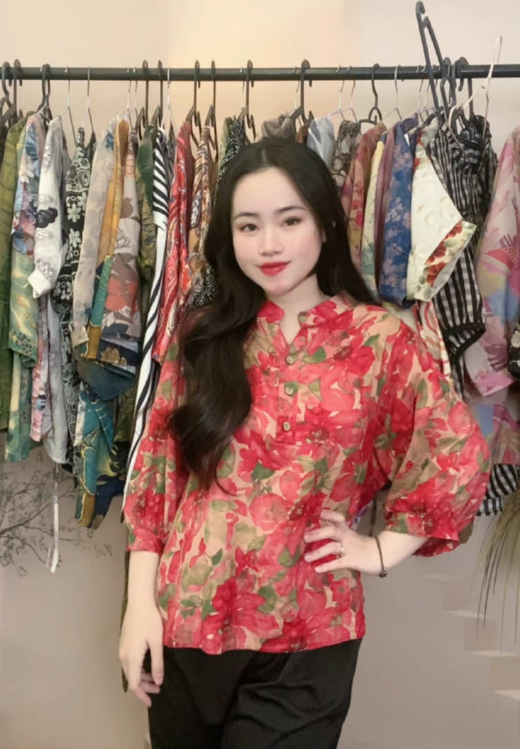 Pretty top hangs Ada di live