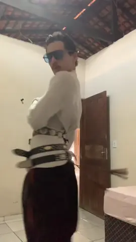 BROTA #catwalk #fy #fyp #foryou Inspirei no close do (ib: @Sam Jorden) Já tinha um tempinho que queria fazer um vídeo meio travado. Acho que consegui hehe.