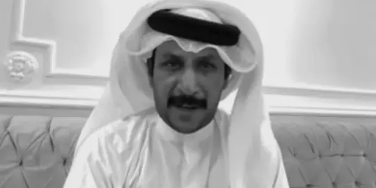 الوقت هذا شيّخ عوير وزوير رعيان اهلنا صاروا شيوخ وكبار الوقت معنا صار اقشر معيثير ويضحك مع الي بالردى جايب العار وقت(ن) علينا كب عش الدبابير شاخوبه الرعيان ستار ستار عن المراكي لو يجي سالم الزير ما وسعوا يا مال قصاف الأعمار هم يحسبون الي معاه الدنانير يصير شيخ ومقصد الضيف والجار لولا الحيا من ربعنا والمسايير مجلاسهم عند النعل دون مقدار حتى سوالفهم ظليمه وتزوير يبون سرق امجاد وافين الأشبار وان جبتلك قصه بحشمه وتقدير يغالطونك جعلهم صالي النار وان سولفوا مابه طريفه وتدبير على السوالف توهم جدد اصفار هذا يقول عرار اكبر من عمير وهذا يقول عمير اكبر من عرار لبسوا بشوت بديرة العز والخير والبارح البارح على خرج وحمار #علي_ظاهر_الشمري #viral #foryou 