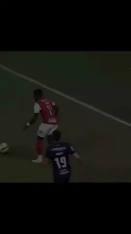 # روجر فيرنانديز اللاعب الاتحاد الجديد