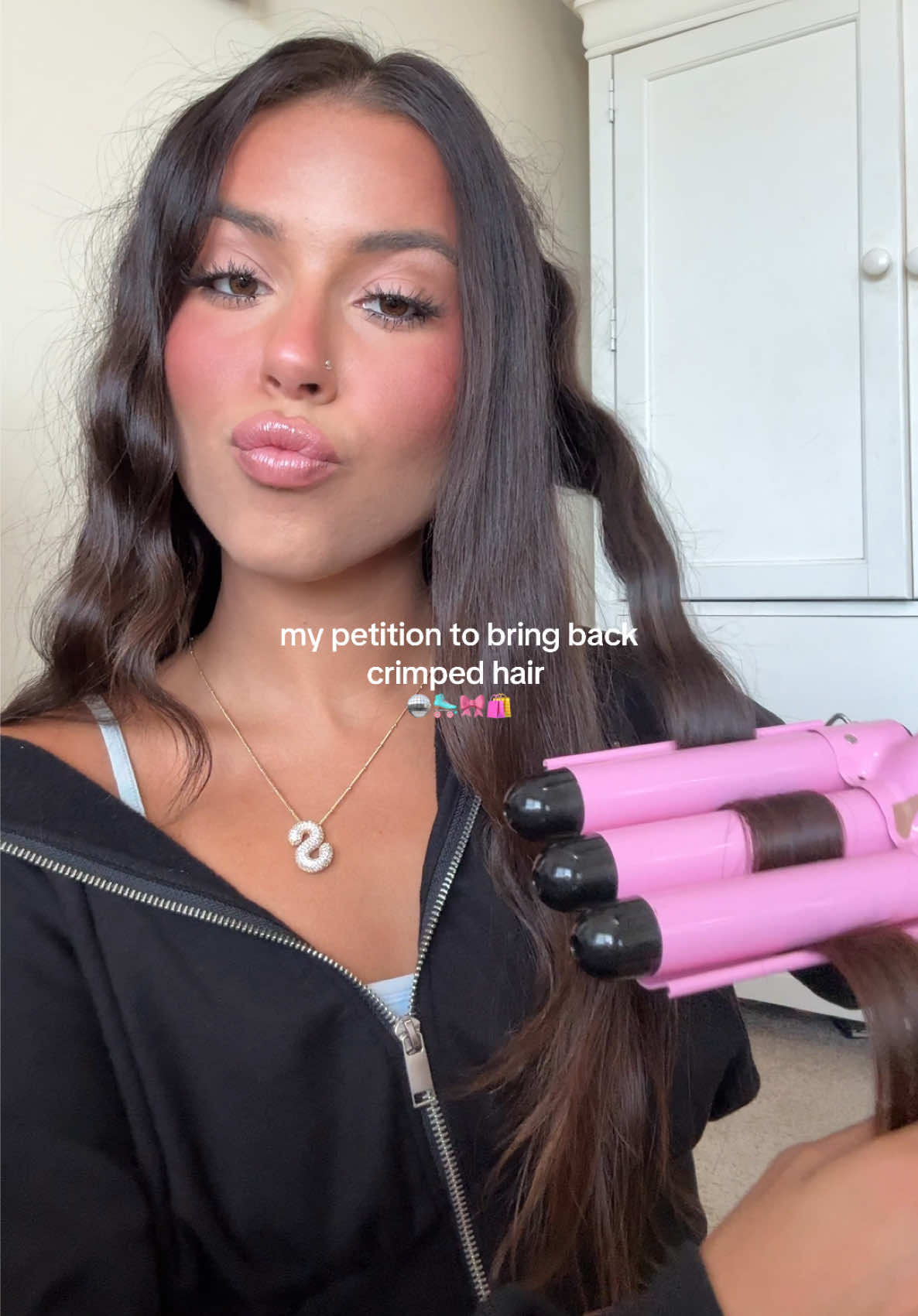 messy, wavy hair?? YES!!!! @Kérastase @Color Wow Hair #hairtok #wavyhair #crimpedhair #wavyhairtutorial #beachwaveshair 