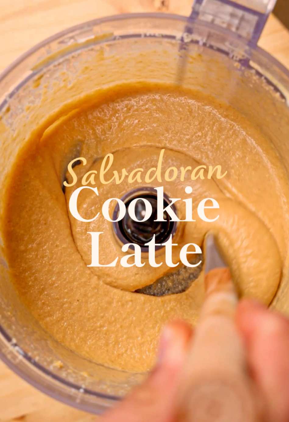 Salvadoran Cookie Latte 🇸🇻🍪 A sweet fall latte made with Salvadoran Salpor cookies. Recipe 👇 Ingredients: • 3 salpor cookies • 1/3 cup sweetened condensed milk • 1/4 cup evaporated milk • 200 ml cold brew made with Salvadoran specialty coffee • 500 ml milk • Ice  Instructions: • Crush the salpor cookies and mix them with the condensed milk and evaporated milk until smooth and thick. • Combine the cold brew with the cookie mixture until fully blended. • Pour the milk over ice, then add the cold brew and salpor mixture on top. • Enjoy it cold! ✨  … Latte de pan dulce Salvadoreño 🇸🇻🍪 Un latte dulce y otoñal hecho con salpor simple, el clásico pan dulce salvadoreño. Receta 👇 Ingredientes: • 3 salpores simples • 1/3 taza de leche condensada • 1/4 taza de leche evaporada • 200 ml de cold brew preparado con café de especialidad salvadoreño • 500 ml de leche • Hielo al gusto Instrucciones: • Tritura las galletas salpor y mézclalas con la leche condensada y la leche evaporada hasta obtener una mezcla uniforme y espesa. • Combina el cold brew con la mezcla de salpor hasta integrar bien. • Sirve la leche en un vaso con hielo y añade la mezcla de cold brew con salpor por encima. • ¡Disfruta bien frío! ✨ . . . . #madeinelsalvador #visitelsalvador #coffeemoments #coffeeaesthetic #coffeerecipes