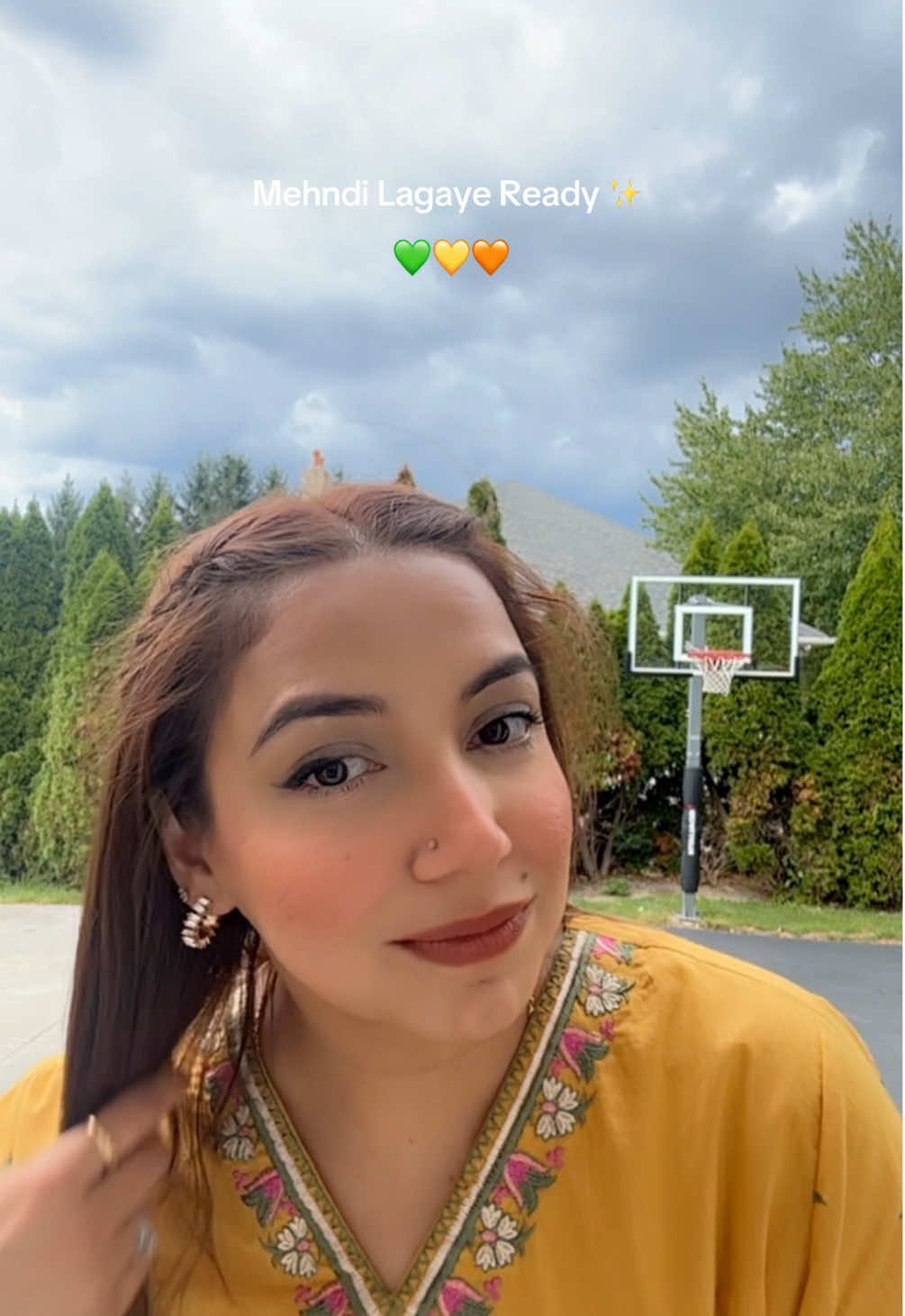 Mehndi Lagaye vibes! 💛 From my outfit twirl to the colorful décor and gorgeous henna designs 🌸, every detail makes this ladies’ event so special. Loving all the desi mehndi energy and bridal inspiration ✨ #mehndi #desiwedding #browngirl #pakistaniwedding 