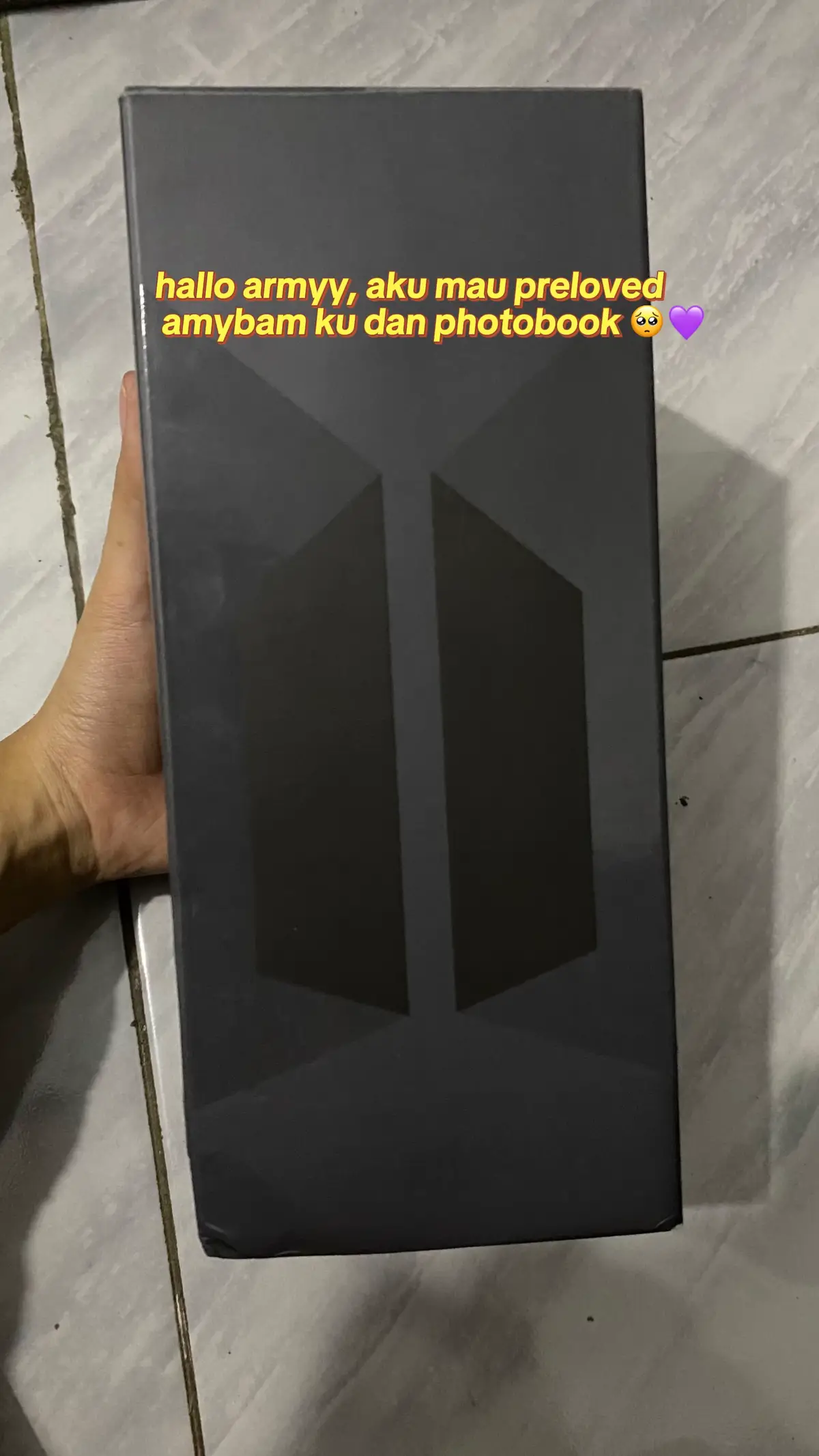 hii army, aku mau preloved ls dan photobook siapa tau ada yang minat boleh dm yaw 😉💜 #preloved #bts #lightstickkpop #fyp #armybts 