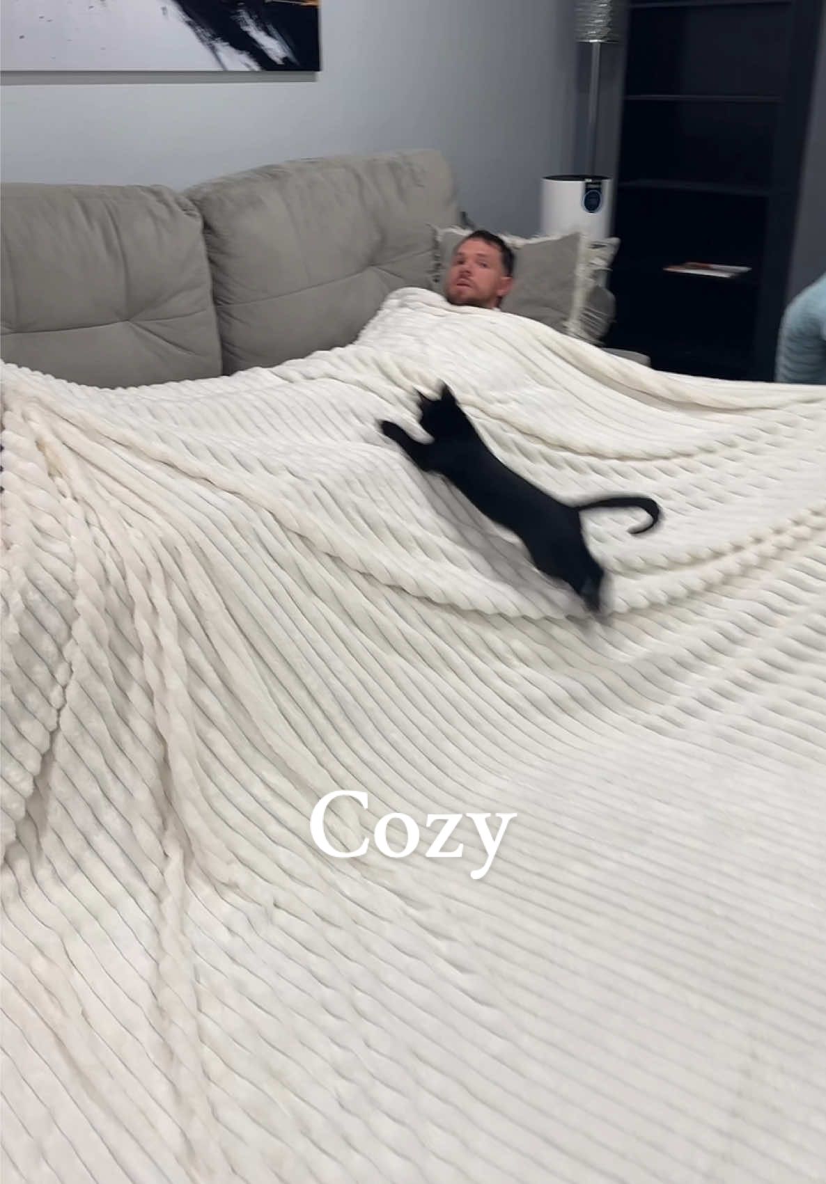 Coziest, Softest blanket ever!! #blanket #cozy #soft #comfy #tiktokshopcreatorpicks 
