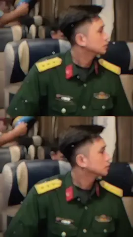 Nhìn ổng loay hoay tìm cách mở rèm ra để giao lưu chào tạm biệt mọi người mà thương, mặt buon hiu luonn. Dung aii lam ton thuong anh ay nua nhe..                                                  #lehoanghiep #giaiphongmiennam #50namgiaiphongmiennnam🇻🇳 #quockhanh #a80 