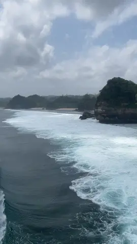 📍pantai batu bengkung,malang,jawa timur.           #batubengkungbeach #pantaiselatan #malangvibes #malang #fyppppppppppppppppppppppp 