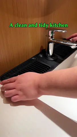 Don’t miss this Faucet Mat for Kitchen Sink!#fyp #kitchen #faucetmat #kitchenessentials #siliconemat 