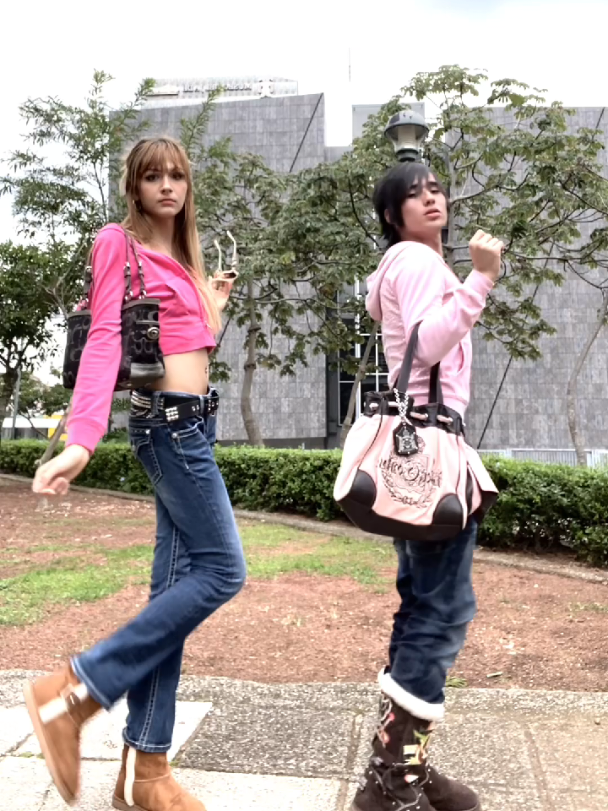 Most people are boring, let's bring color and cvnt to the streets again #2005 #mcbling #brohoe #mcblingaesthetic #ayeshaerotika 