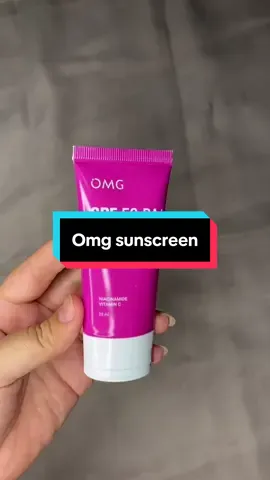 OMG UV Barrier Sunscreen SPF 50 PA++++ dengan niacinamide & vitamin C, lindungi kulit dari UV + buat cerah sehat.   #OMGUVBarrier #SunscreenSPF50 #KulitCerah #AntiUV #SkincareIndonesia  